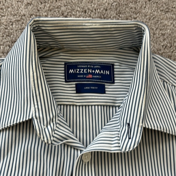 Mizzen+Main long sleeve button down shirt. LARGE - Picture 2 of 2